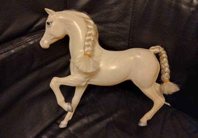 Cheval en plastique