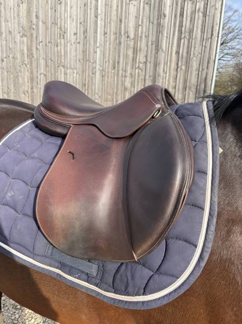 selle Antar&egrave;s 17.5 pouces