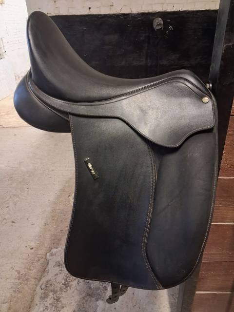 Selle Wintec Dressage Air Care. 17"