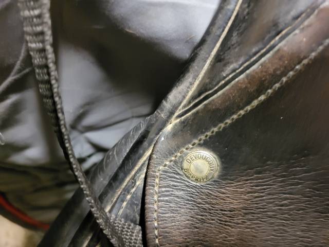 Selle Devoucoux en bon &eacute;tat 17,5