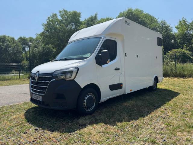 RENAULT MASTER &ndash; 2019 &ndash; 3 PLACES &ndash; STALLE &ndash; 21 000KM