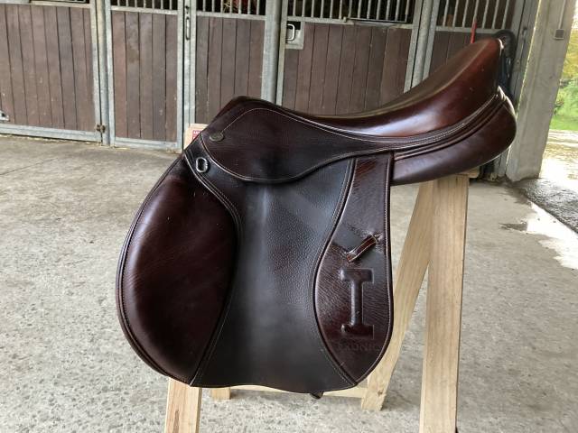 selle Ikonic jumping elite 17,5