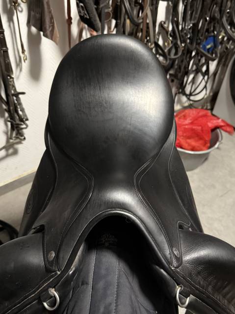 &Agrave; vendre selle de dressage Forestier