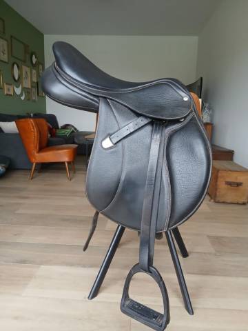 Selle Bates obstacle Elevation Plus 17 pouces