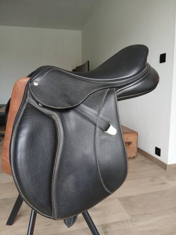 Selle Bates obstacle Elevation Plus 17 pouces