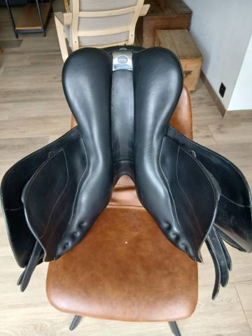 Selle Bates obstacle Elevation Plus 17 pouces