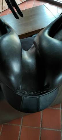 Selle dressage Manta Cuir 17"