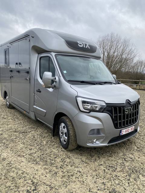 Camionnette chevaux stx stalle 