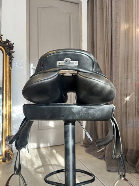 Selle d&rsquo;obstacle bates 17,5  cuir noir 