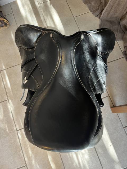 Selle d&rsquo;obstacle bates 17,5  cuir noir 