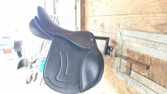 Selle Premier Equine Sautiller 17"