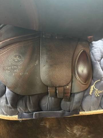 Vends selle mixte 2019 CWD 17,5 avec housse et &eacute;trivi&egrave;r