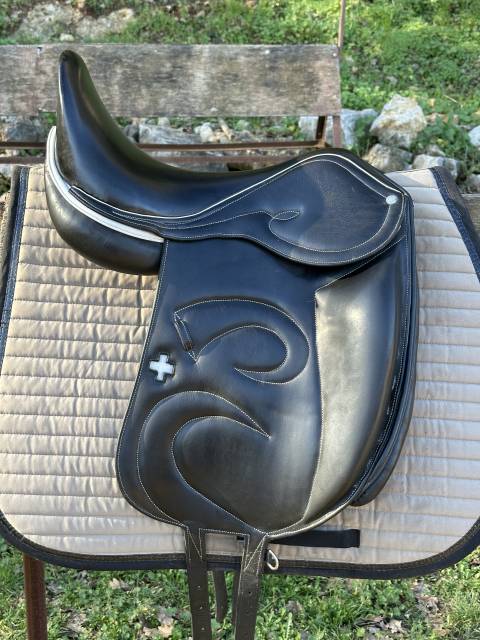 Selle de dressage 