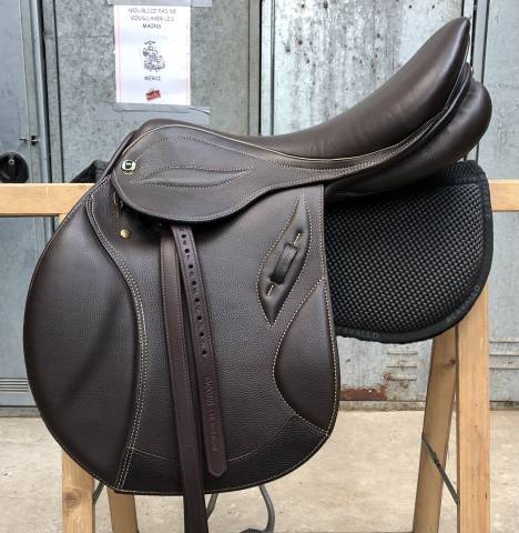 Selle d&rsquo;obstacle comme neuve 