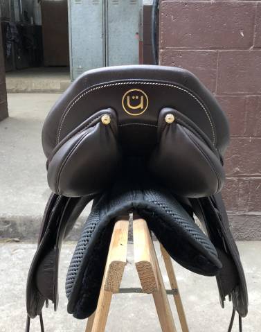 Selle d&rsquo;obstacle comme neuve 