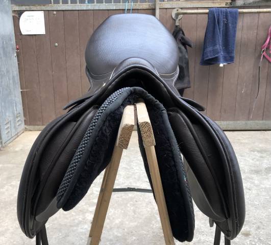 Selle d&rsquo;obstacle comme neuve 