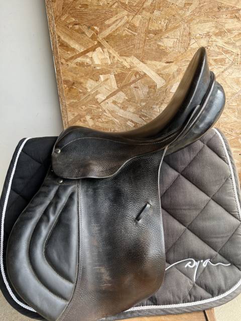 Selle mixte de 17 pouces