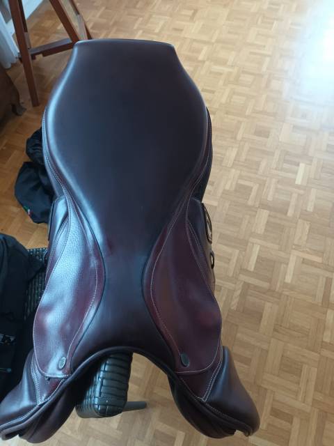 Vends selle de saut Equiline Marghe taille 18 pouces 