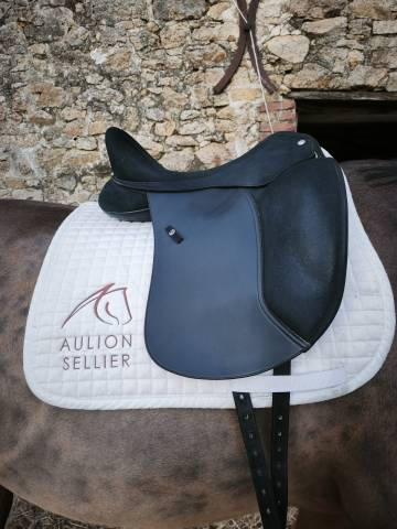 Selle de dressage Wintec Pro Hart am&eacute;lior&eacute;e 2024