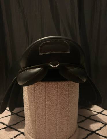 Selle d&rsquo;&eacute;quitation + &eacute;trivi&egrave;res