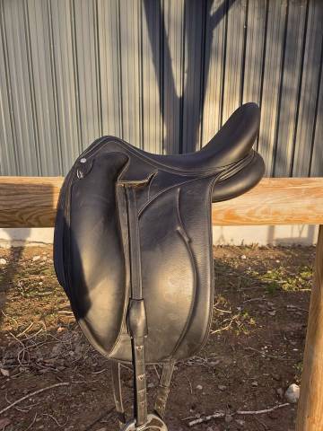 selle DRESSAGE DEVOUCOUX 17,5