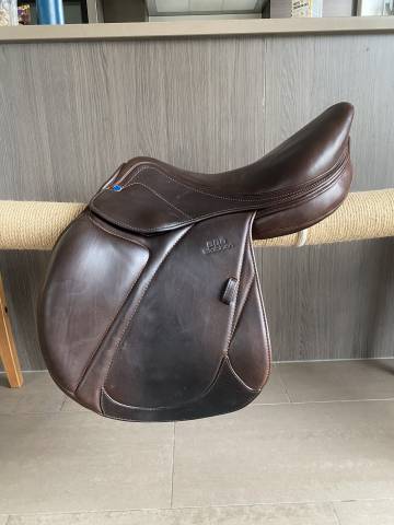 St&uuml;bben Aviator Jumping Saddle &ndash; 17.5&rdquo;