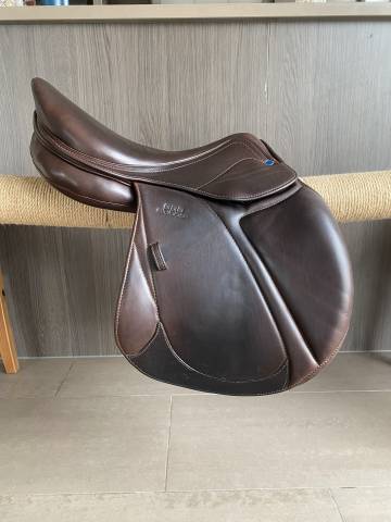 St&uuml;bben Aviator Jumping Saddle &ndash; 17.5&rdquo;