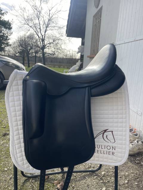 Selle Aulion taille 17 noire 