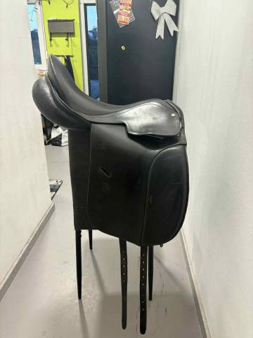 Selle de dressage &agrave; vendre