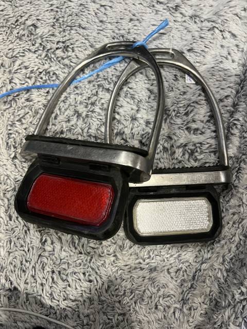 Etrier adulte cheval &eacute;quitation m&eacute;tal r&eacute;fl&eacute;chissant 