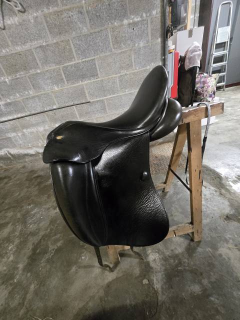 Selle de dressage Eric Thomas 