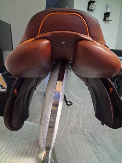 Selle CWD de 2022, 17 pouces 