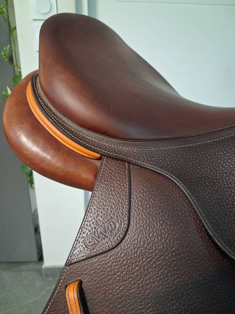 Selle CWD de 2022, 17 pouces 