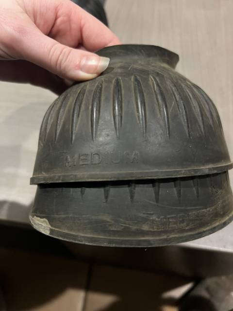 Paire Cloche cheval taille m&eacute;dium  Noir &agrave; scratch  