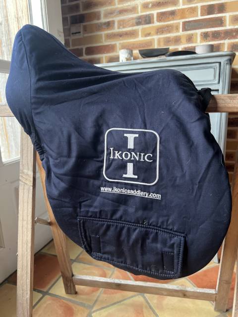 Selle ikonic  gamme &eacute;volution jumping poney 