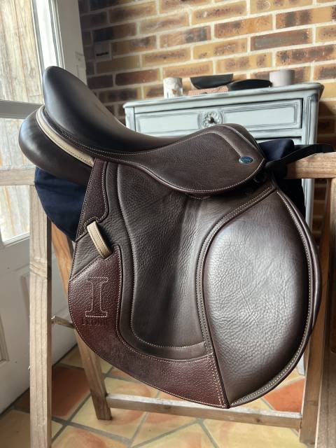 Selle ikonic  gamme &eacute;volution jumping poney 