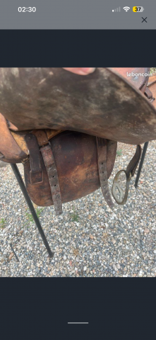 Selle en cuir cheval de cavalerie militaire guerre arm&eacute;
