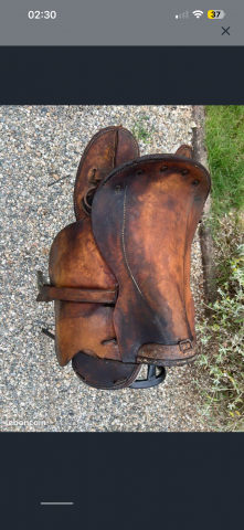 Selle en cuir cheval de cavalerie militaire guerre arm&eacute;