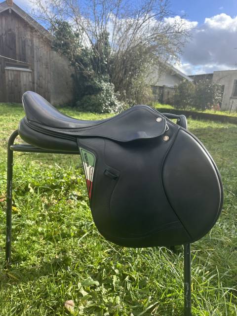 Selle Equiline noir 17 pouces, semi-creux (convient tr&egrave;