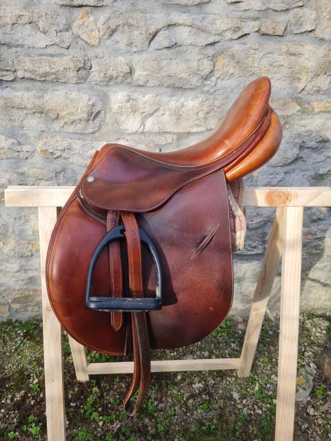 Selle Childeric 17' marron clair