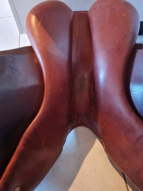 Selle Childeric 17' marron clair