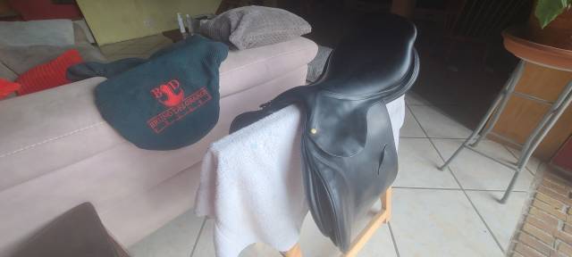 B.Delgrange Ath&eacute;na 17,5" noire + Couvre-selle d'origine