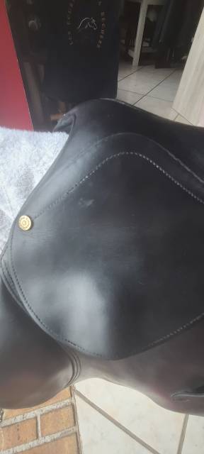 B.Delgrange Ath&eacute;na 17,5" noire + Couvre-selle d'origine