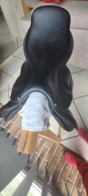 B.Delgrange Ath&eacute;na 17,5" noire + Couvre-selle d'origine