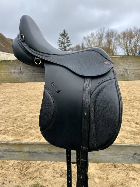 Selle Kent and Masters S-series Low Wither GP 17" Noire