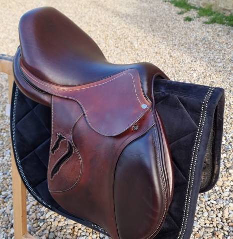 Selle Antares connexion grain&eacute; 17"