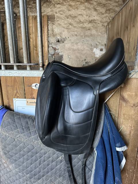 Selle de dressage Devoucoux