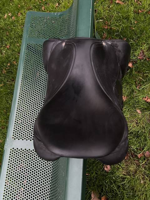 Selle noire &Eacute;ric Thomas mod&egrave;le &Eacute;lite taille 17,5 