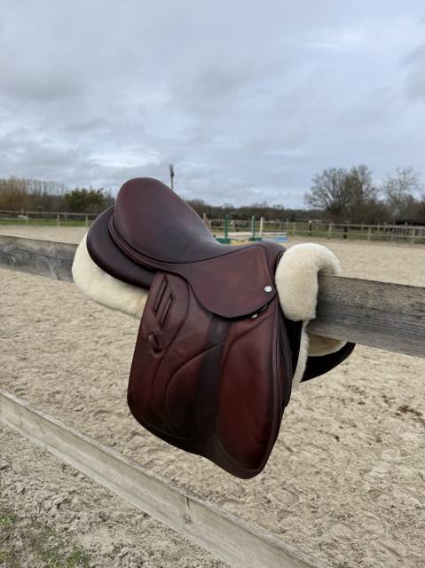 Selle devoucoux taille 17,5 