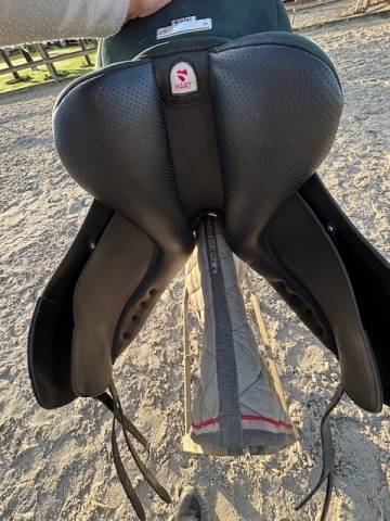 &Agrave; vendre: Selle de dressage Wintec Isabelle Werth 17,5"
